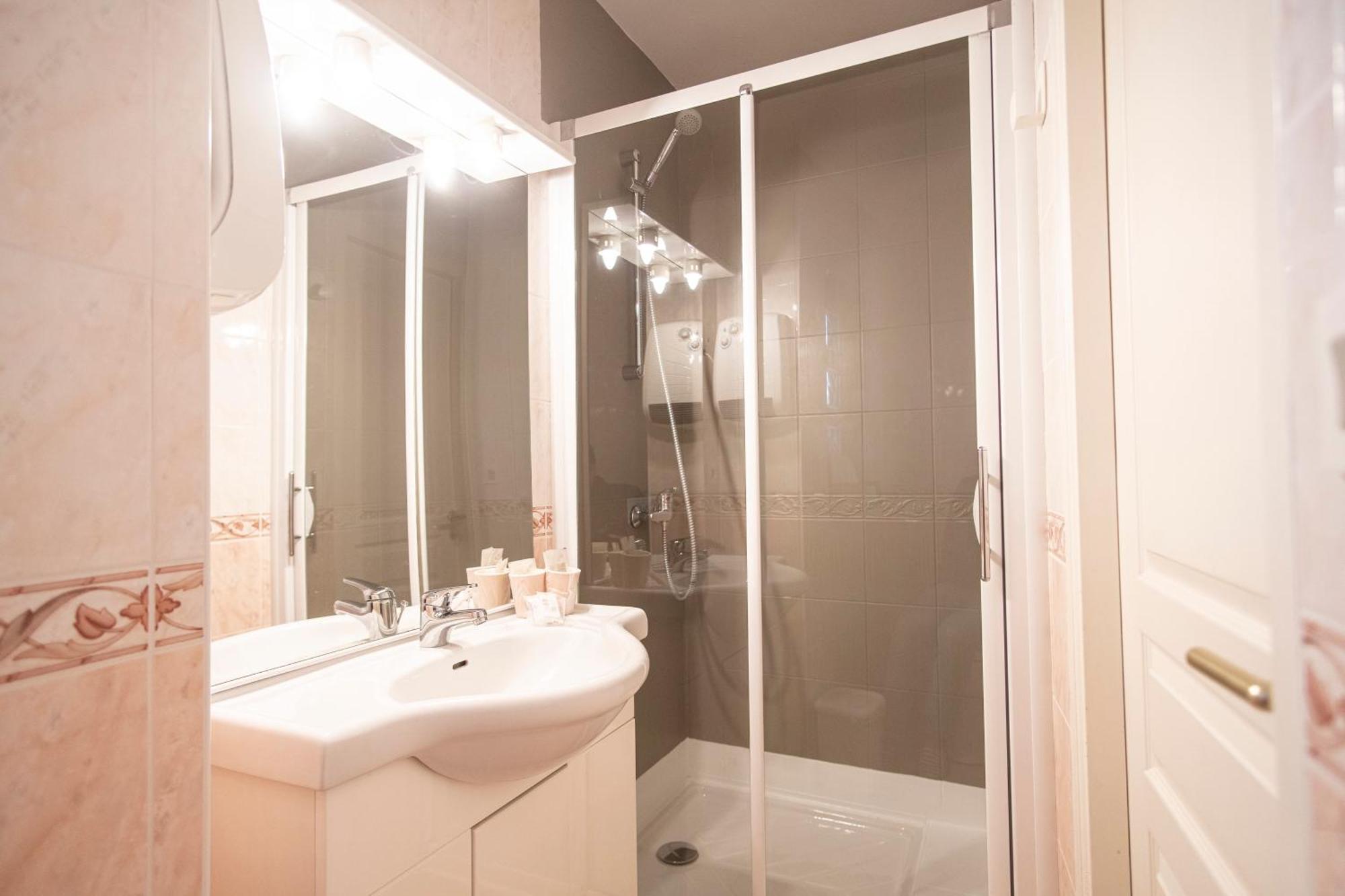 Hotel Itzalpea Saint-Jean-Pied-de-Port Habitación foto